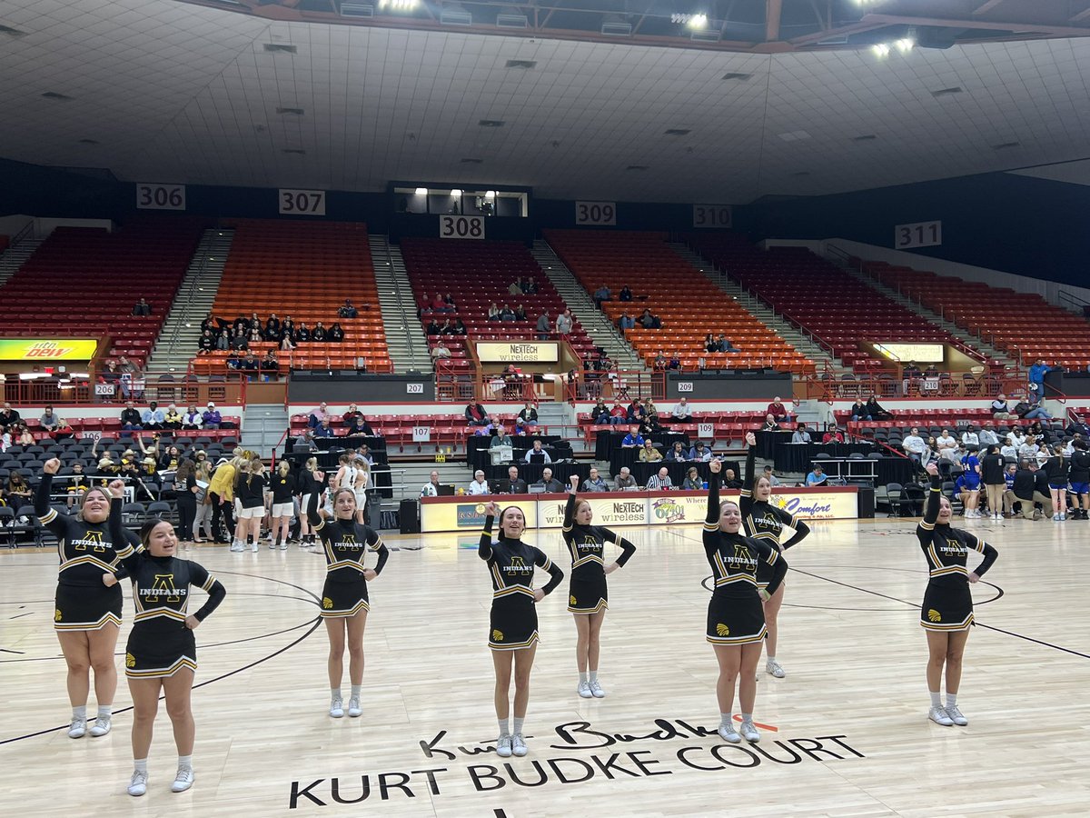 renwickreview's tweet photo. Proud of our Band, Cheer and even our Little’s for showing their love for our Lady Indians! https://t.co/62gX22Ch61