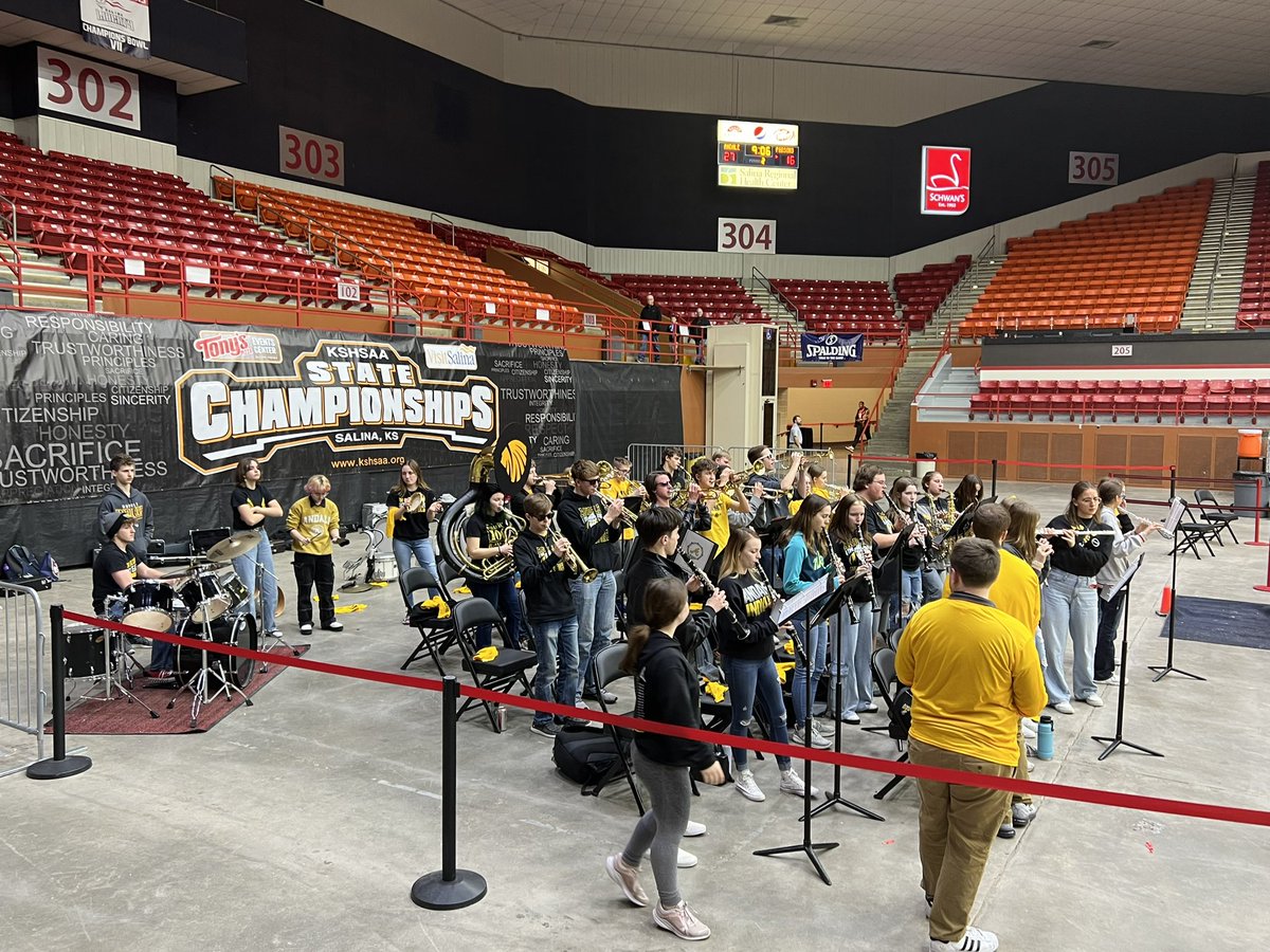 renwickreview's tweet photo. Proud of our Band, Cheer and even our Little’s for showing their love for our Lady Indians! https://t.co/62gX22Ch61