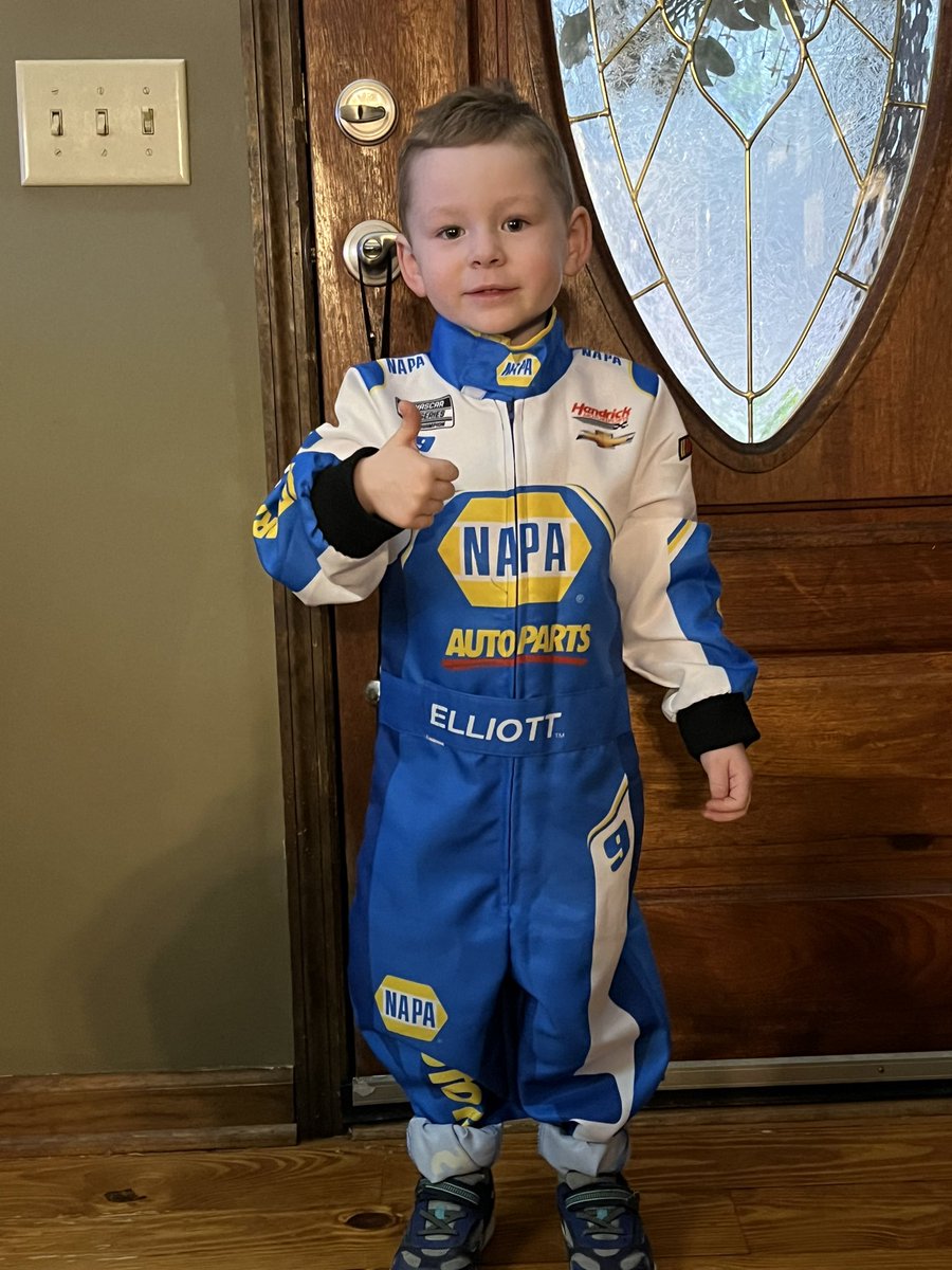 ali4rltde's tweet photo. @TeamHendrick Atticus says he’s ready to fill in whenever you need him! 🤣🥰 https://t.co/p0c7dcFeNW