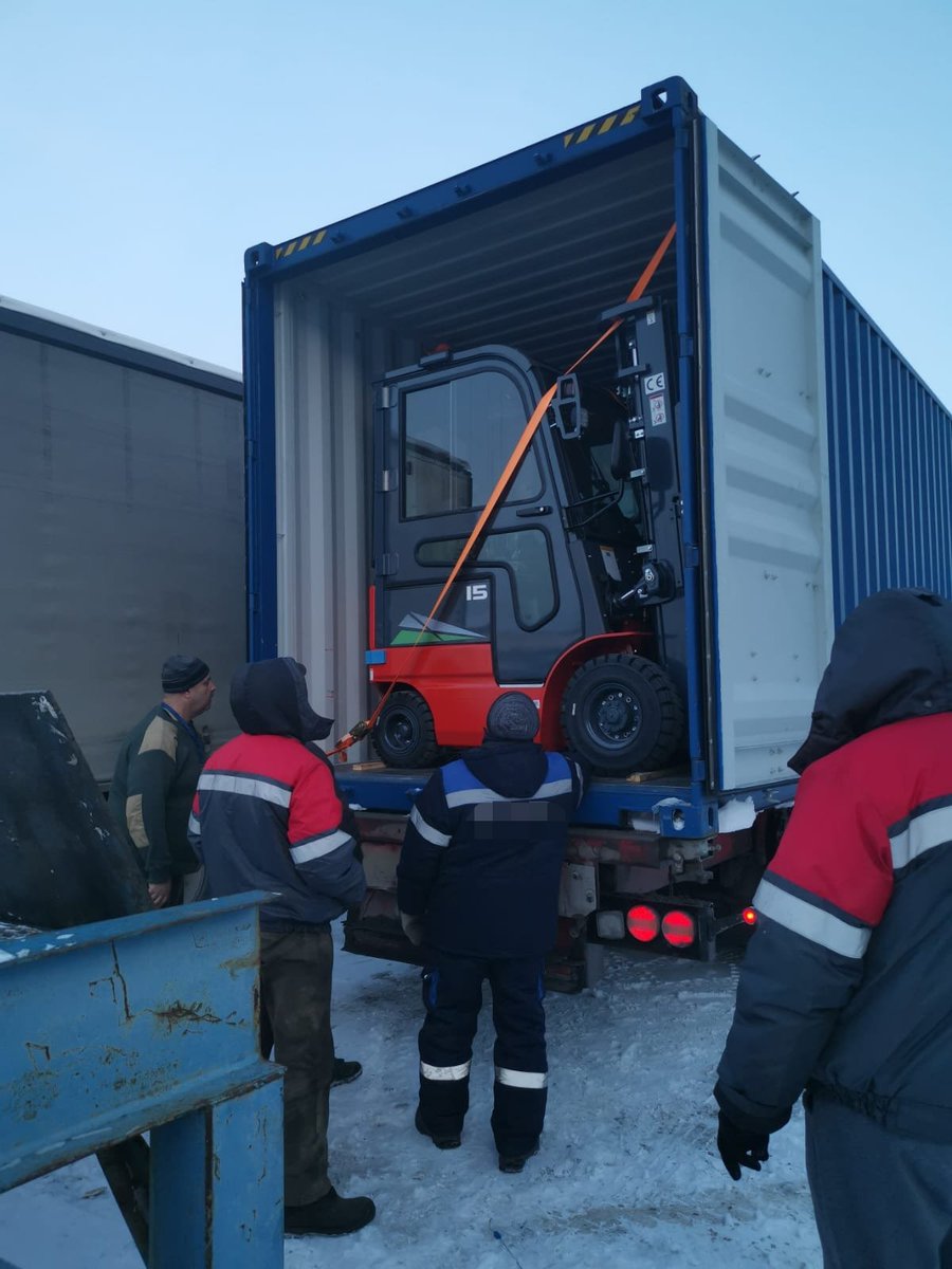 Bunny99on's tweet photo. Eight forklifts to Russia👏👏🔥 https://t.co/mndoOEkm9m