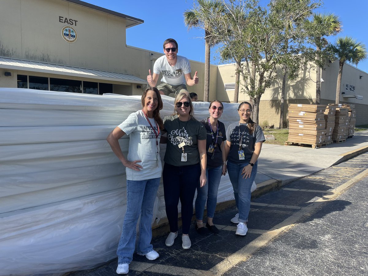 Day 4 of School Social Work Week!

Did you know that our SSWs have distributed 1,000 mattresses, over 2,000 pairs of shoes, and over 1,000 backpacks to students in need after the Hurricane? 

Thank you School Social Work heroes!
#SSWWeek2023