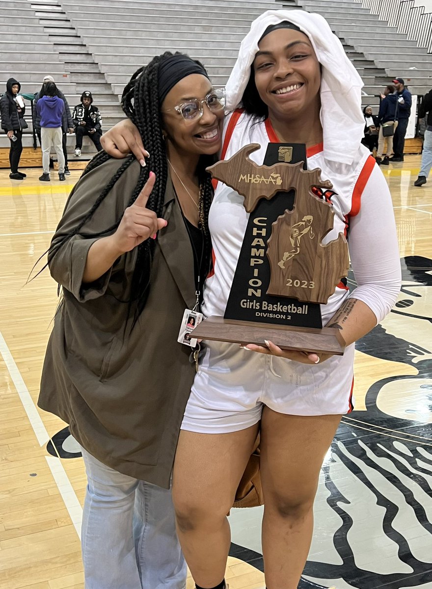 Bsteeez1207's tweet photo. So, a thing happened!! On 3/3 we won Districts, THEN, on 3/9 we won Regionals!! But waitttt, we STILL hungry!! #DistrictChamps #RegionalChamps #ClassOf2023 https://t.co/90YIWJBXJc