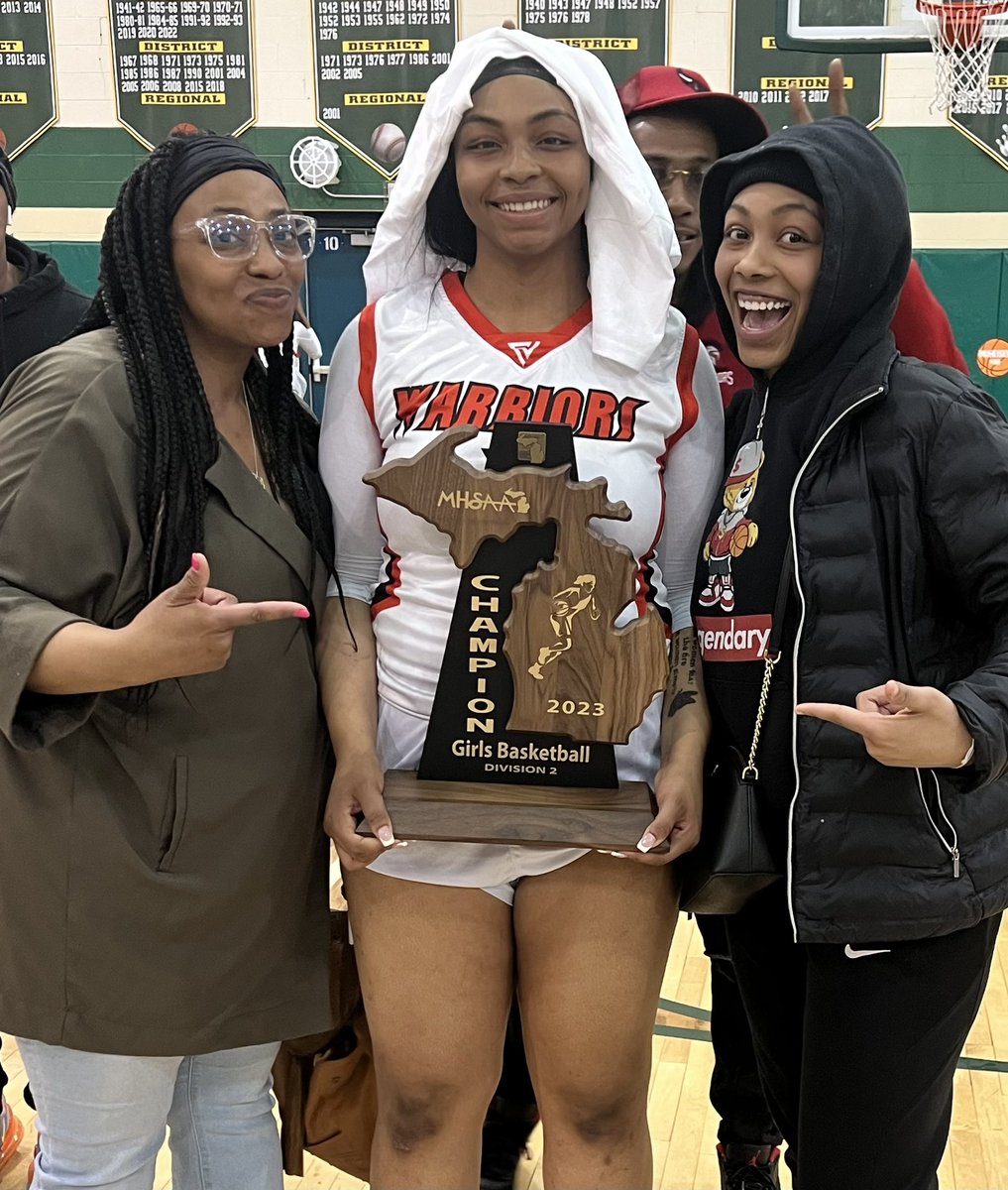 Bsteeez1207's tweet photo. So, a thing happened!! On 3/3 we won Districts, THEN, on 3/9 we won Regionals!! But waitttt, we STILL hungry!! #DistrictChamps #RegionalChamps #ClassOf2023 https://t.co/90YIWJBXJc