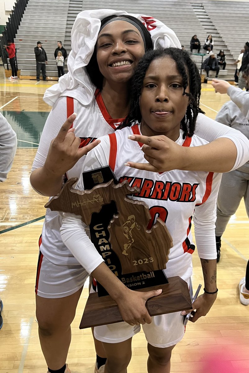 Bsteeez1207's tweet photo. So, a thing happened!! On 3/3 we won Districts, THEN, on 3/9 we won Regionals!! But waitttt, we STILL hungry!! #DistrictChamps #RegionalChamps #ClassOf2023 https://t.co/90YIWJBXJc