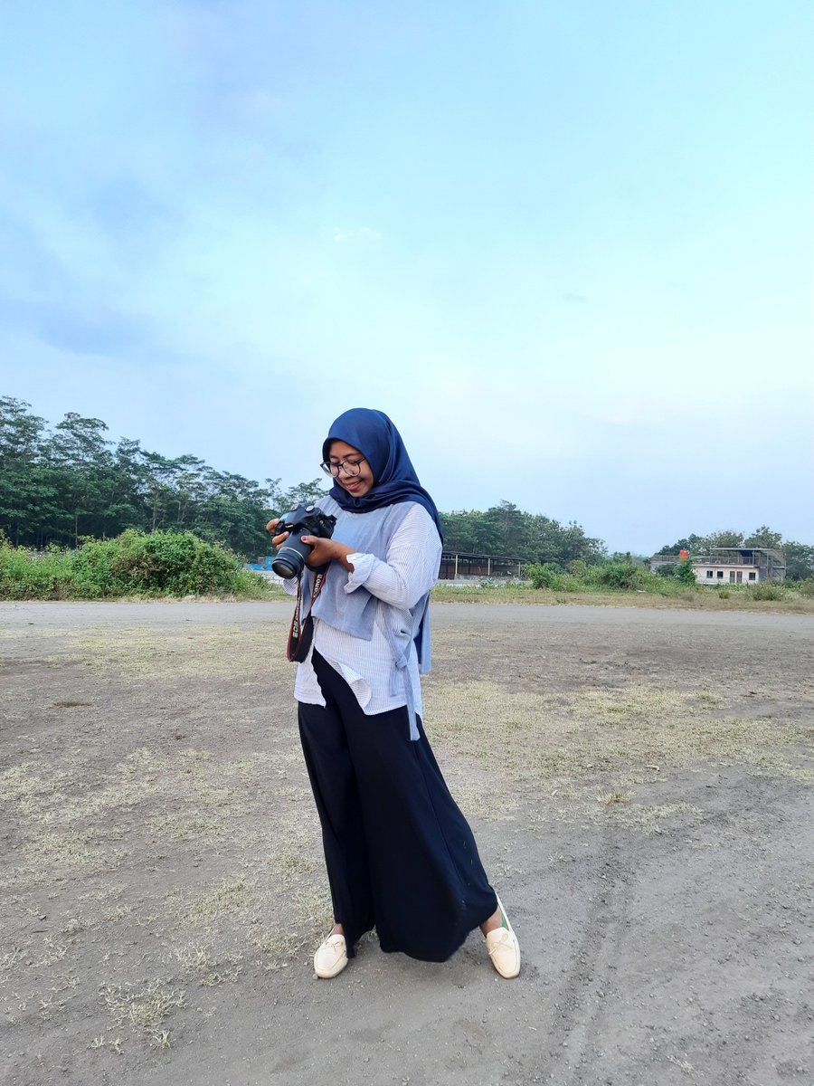 Firitri01's tweet photo. Sejuk Pagi harus dinikmati dengan cekrek-cekrek...saatnya memotret..bukan dipotret 🥰
#penulis #mojokerto #firi #firitri #penulismojokerto #cerita #ceritamojokerto #penulis_mojokerto #kisah #writing #serbaserbi #serbaserbimojokerto #nyamnyam https://t.co/dVpBOwrDHm