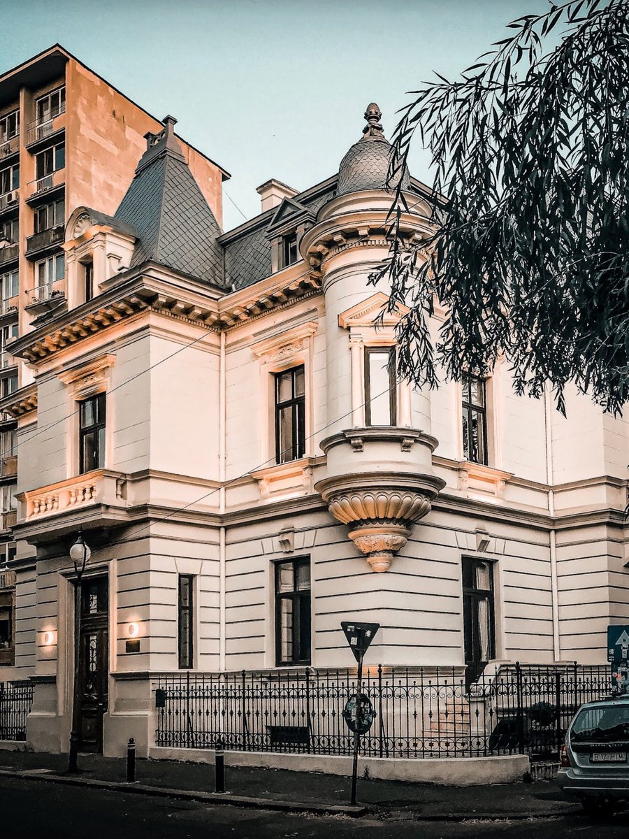 Architectolder's tweet image. Bucharest Romania 🇷🇴. A really nice style.