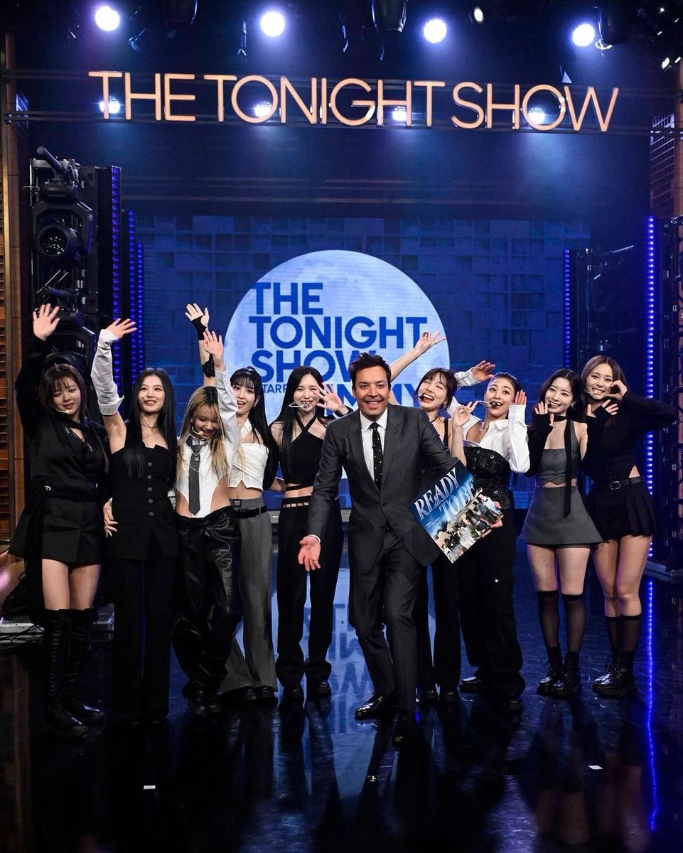 moonIoover's tweet image. que fotao meus amigos. isso aqui é muito mais do que elas em um programa americano, é a prova que elas sao maiores que a asia, maiores que o kpop, sao as maiores do planeta terra