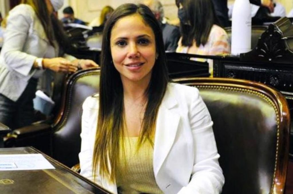 Quién se va el domingo?

🔁 se va Julieta
❤️ se va Romina