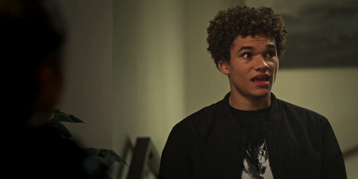MEarthprime's tweet photo. correction:🤪
@paramountplus #WolfPack/#wolfpackseries ep 7 pt 1
#EverettLang (Armani Jackson) talking to #HarlanBriggs (@TylerLawrenceG) about Baron (@ChaseLiefeld)
Everett: If you woke up with a naked guy in your room, you wouldn't be scared?
Harlan: No
🤣😂🐺🌕🏳️🌈 https://t.co/4j6wIzNaxf