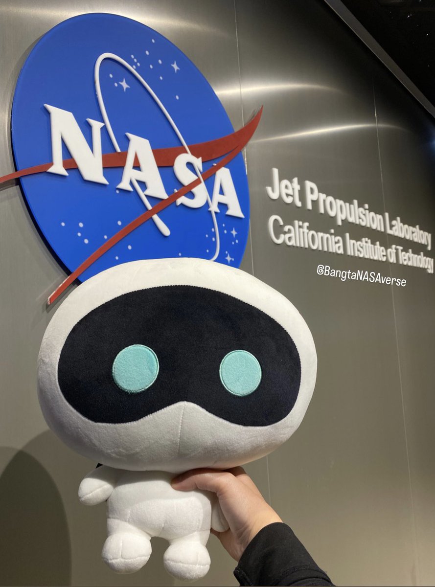 BangtaNASAverse's tweet photo. Did I give him a tour? Yes I did. Did I also use my annoying mom voice to tell him “Go go go take a pic with the NASA sign”? Yes I did! -👽

#wootteo #NASA #NASAEngineer #BTSARMY https://t.co/rFRMk4V5aC