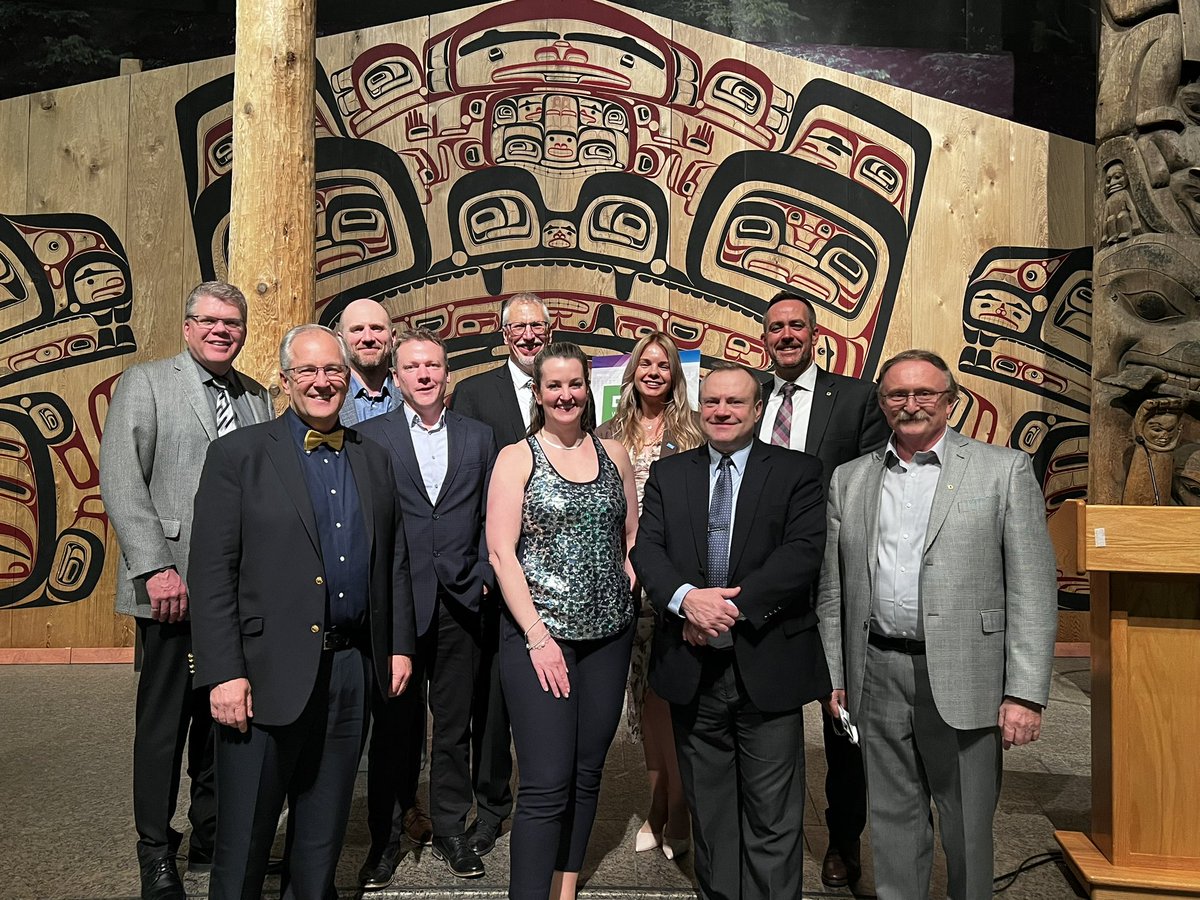 kkistelski's tweet image. Great evening at the @canolacouncil #CdnCrops23 gala with the @BASFAgSolutions crew 🥂🫶🏼