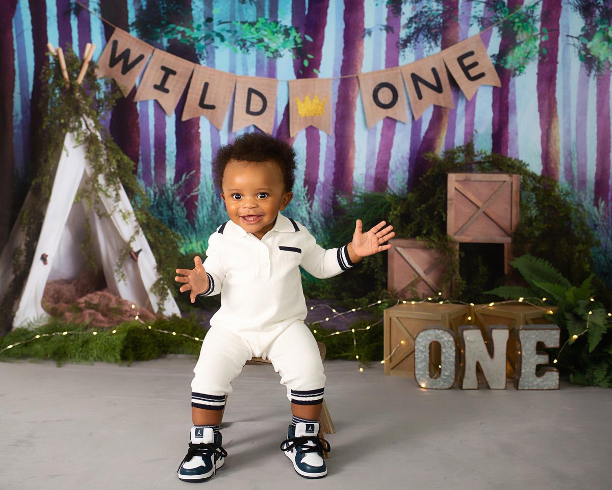 I have seen a lot of this little Wild One lately!  He gives the best smiles!  
#Wildone #firstbirthday #firstbirthdayboy #firstbirthdaysession #philadelphiaphotographer #childphotographer #childphotography