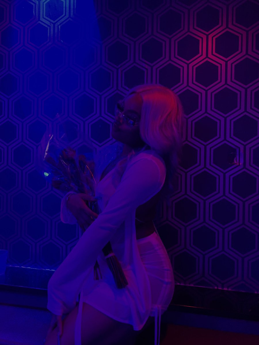 ariyanahrenee's tweet photo. Ms. 20 Something✨ #bdayflow♓️ #threesix https://t.co/KlofP7Pnyk