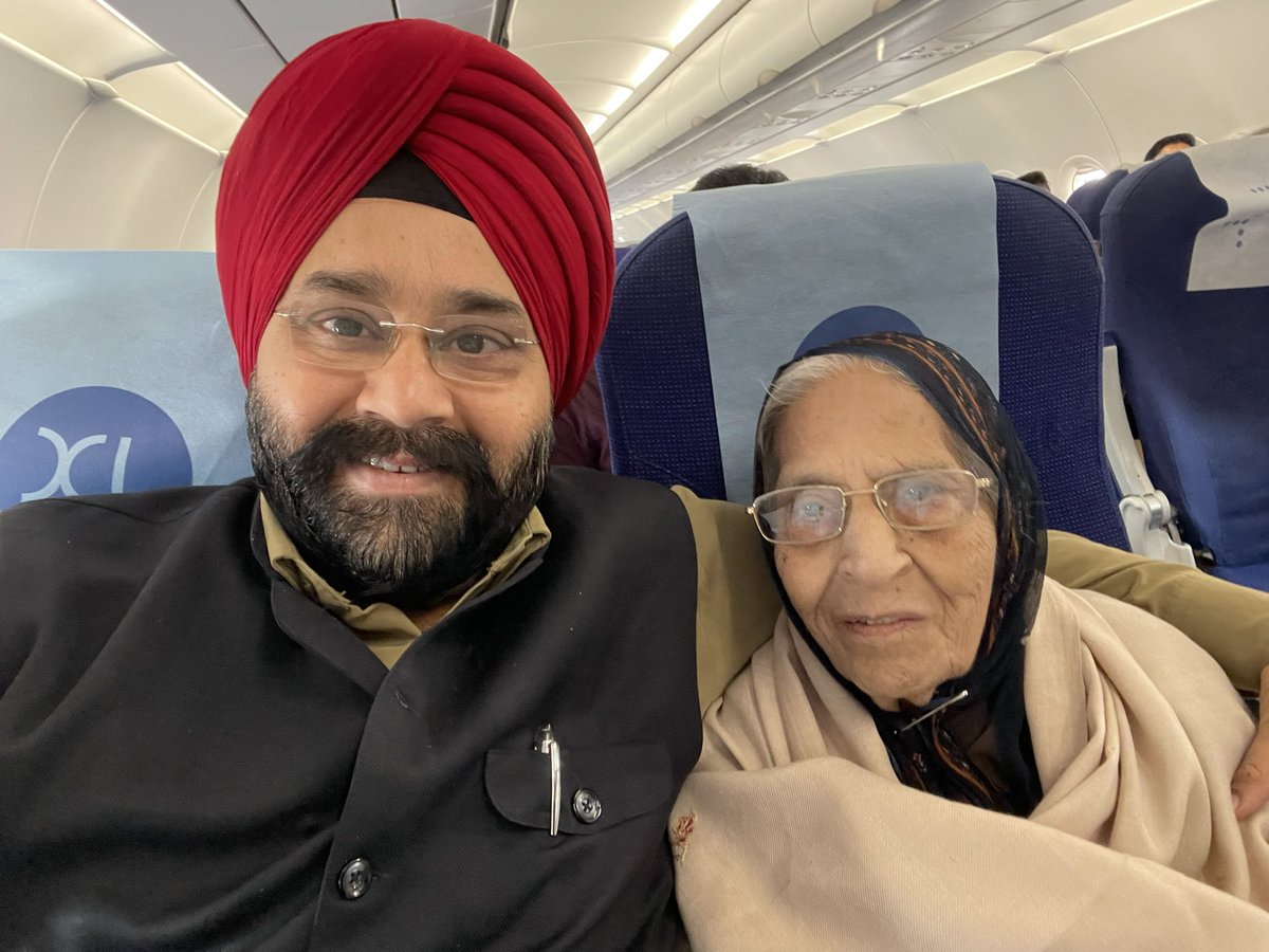 AmarpreetKale's tweet photo. मेरी माँ ।

My Mother .

🙏❤️🙏

#Mothers #mother #माँ #InternationalWomensDay https://t.co/REHFsEM5ZZ