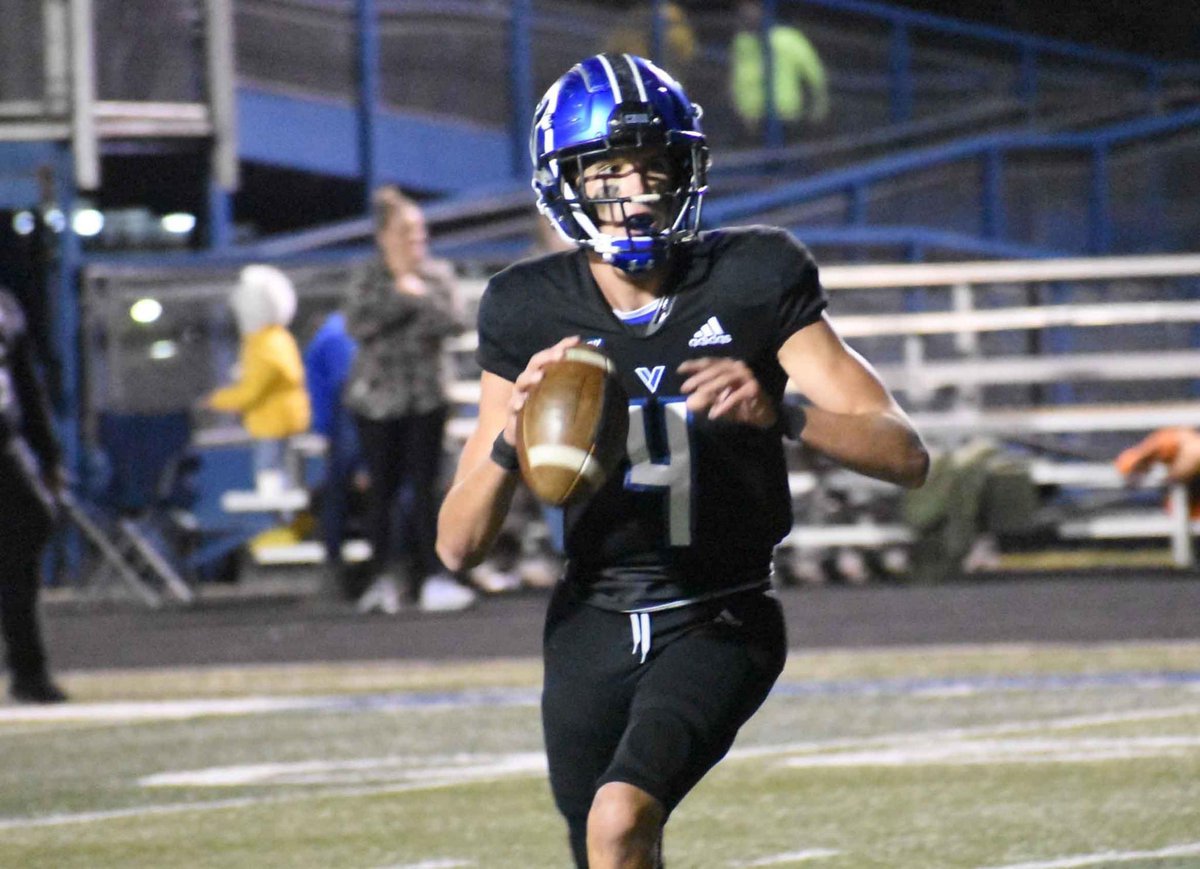 Want to see some impressive speed from a very accurate QB? 70% completion rate and elite speed! Check out the hidden gem that is Victory’s  c/o 2024 <a href="/ayden_hamilton/">Ayden Hamilton</a> <a href="/CoachBrianLepak/">Brian Lepak</a> <a href="/PrepRedzoneOK/">Prep Redzone Oklahoma</a> <a href="/okhsscores/">Oklahoma HS Extreme</a> @NE_Ok_HS_Sports 

hudl.com/v/2KNfvz 

#OKpreps #VCBloodline