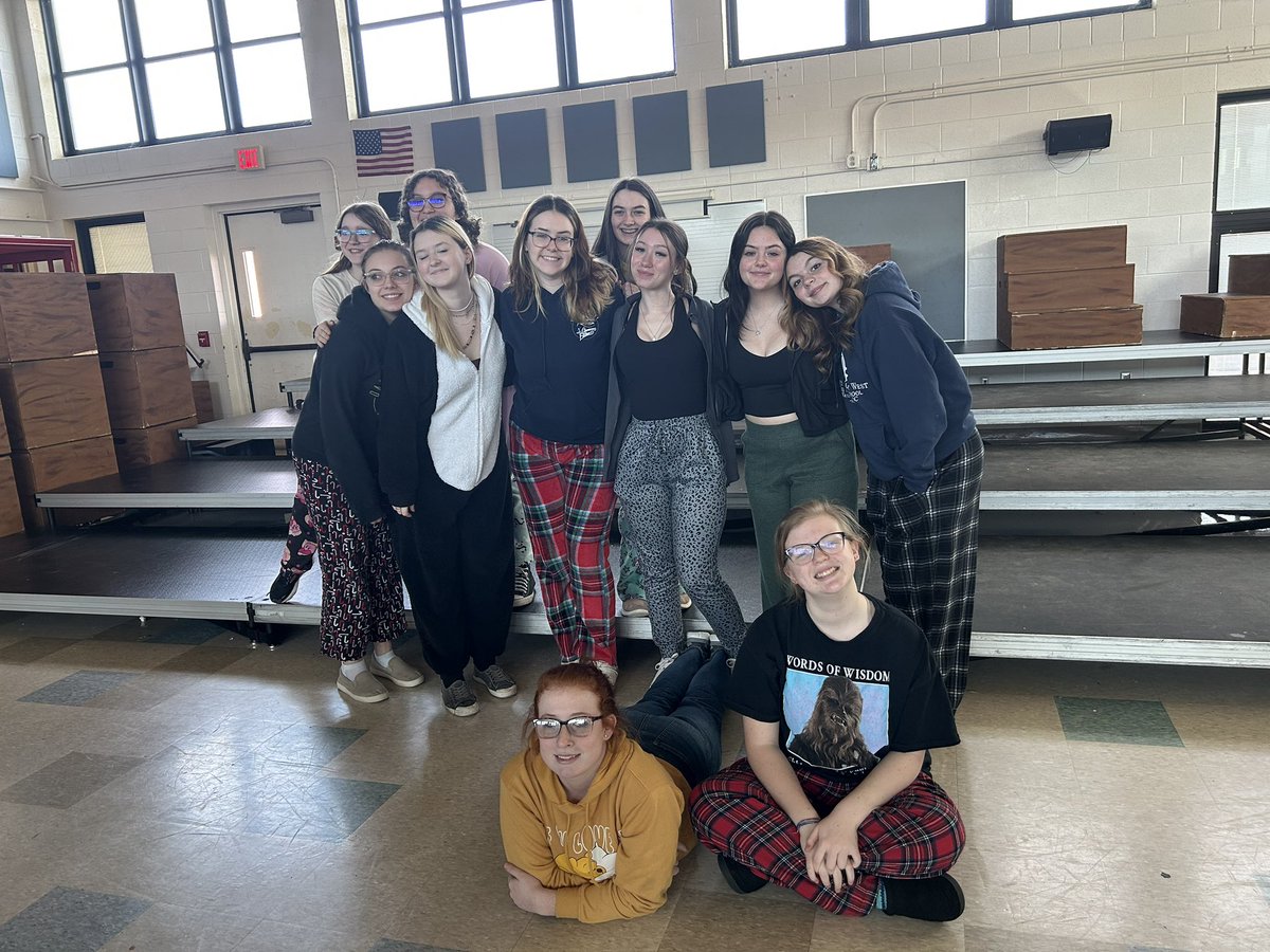 TVGirlsGroup's tweet photo. classic week pajamas👚 #GEthemethursday https://t.co/huoxDwTD1F
