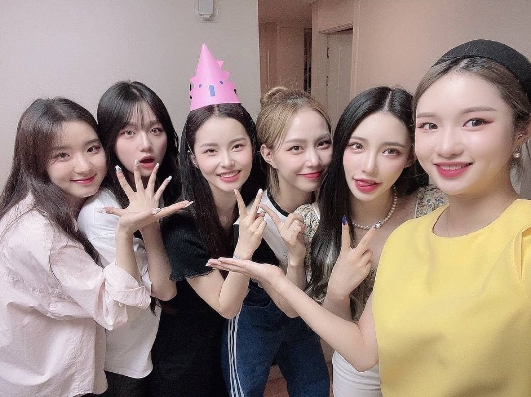 thelast_me's tweet photo. ❣️ Happy anniversary, MAJORS! ❣️
#HAPPY_MAJORS_DAY
#MAJORS_2nd_Anniversary
#2YearsWithMAJORS
@MAJORS_official
#MAJORS #메이져스 #Ida #아이다 #Vita #비타 #Aki #아키 #Suzy #수지 #Shinye #신예 #Bian #비안 https://t.co/56FHgdWZcs
