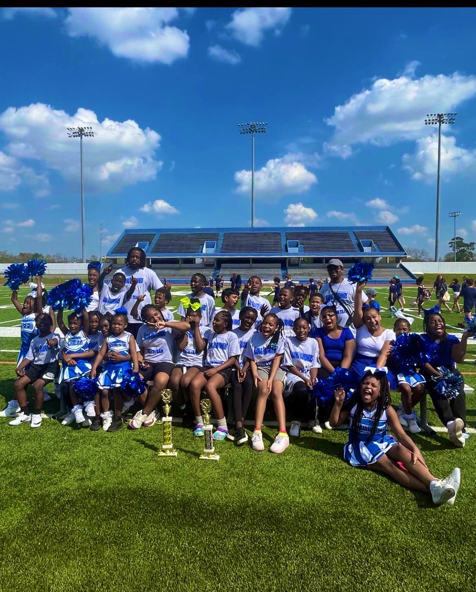 robertmaura15's tweet photo. Congratulations @MadingES for a great job at the 9th Annual Southeast/East Houston Athletics Track Meet!! Boys 1st place🥇 and Girls 2nd place🥈 @msRoshundriaK @fceaser https://t.co/2UwNQM2HTX