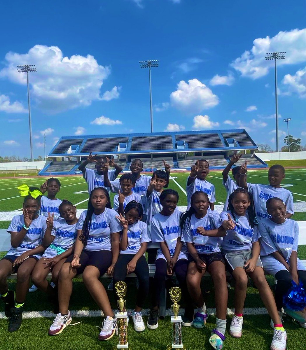 robertmaura15's tweet photo. Congratulations @MadingES for a great job at the 9th Annual Southeast/East Houston Athletics Track Meet!! Boys 1st place🥇 and Girls 2nd place🥈 @msRoshundriaK @fceaser https://t.co/2UwNQM2HTX
