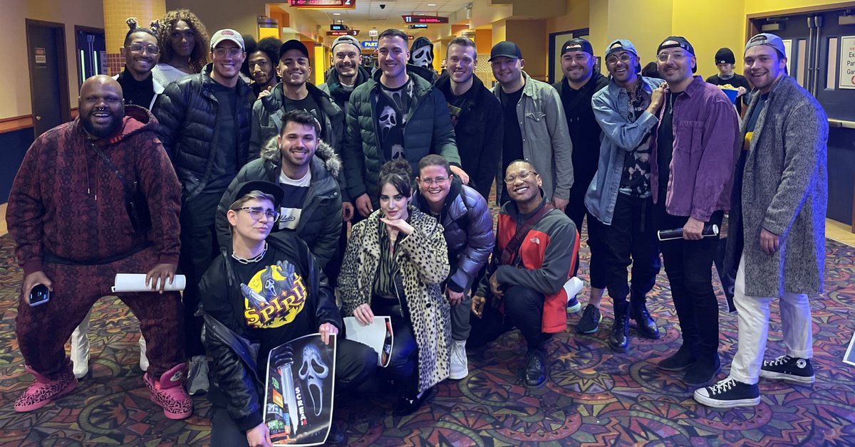 theemisstoto's tweet photo. chicago queers™️ field trip to #Scream6 https://t.co/rKSmVa7jGU