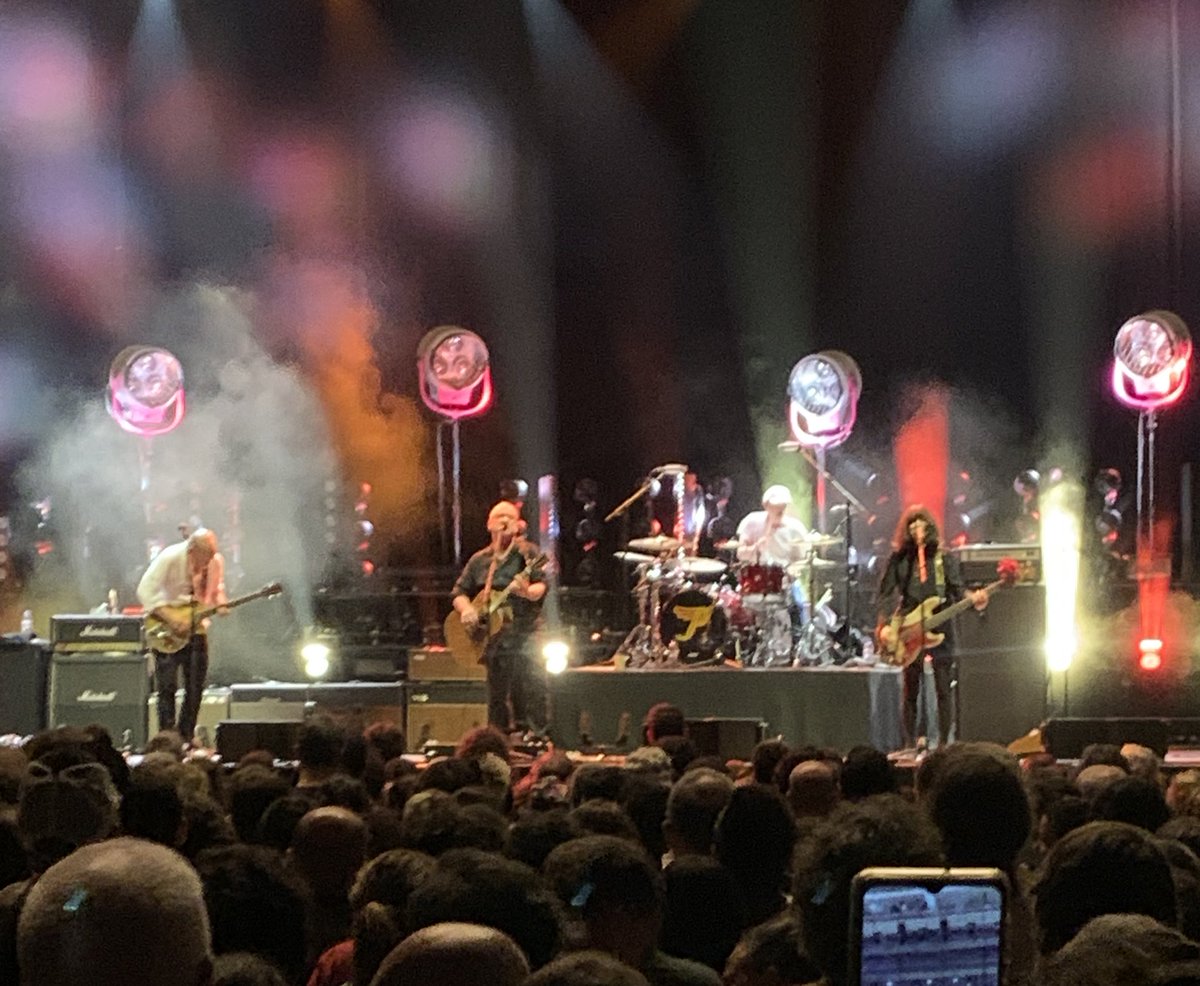 Siguen siendo la puta bomba. PIXIES