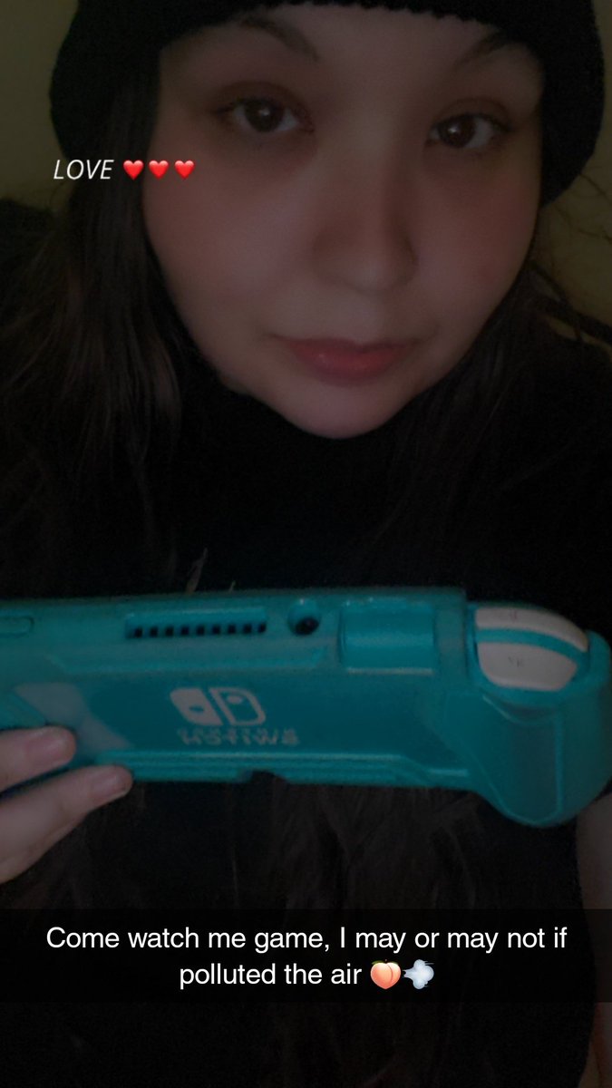 TheAsianVibez's tweet image. RT if you'd let me fart on you while I game? 

#farts #farting #efro #gamergirls #fartinggirls