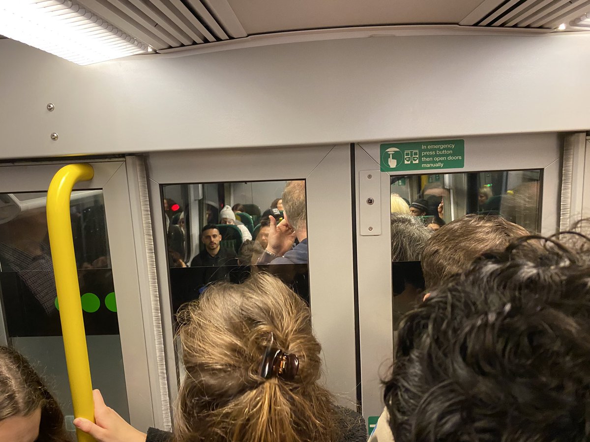 RobRsvp's tweet photo. @LNRailway 2245 in the evening, huge rise in train fares, and you can only provide 4 carriages. The 1st class (declassified) customers get a refund. What about us in steerage class minions who line your pockets? Shameful. https://t.co/rKBwqOWky7