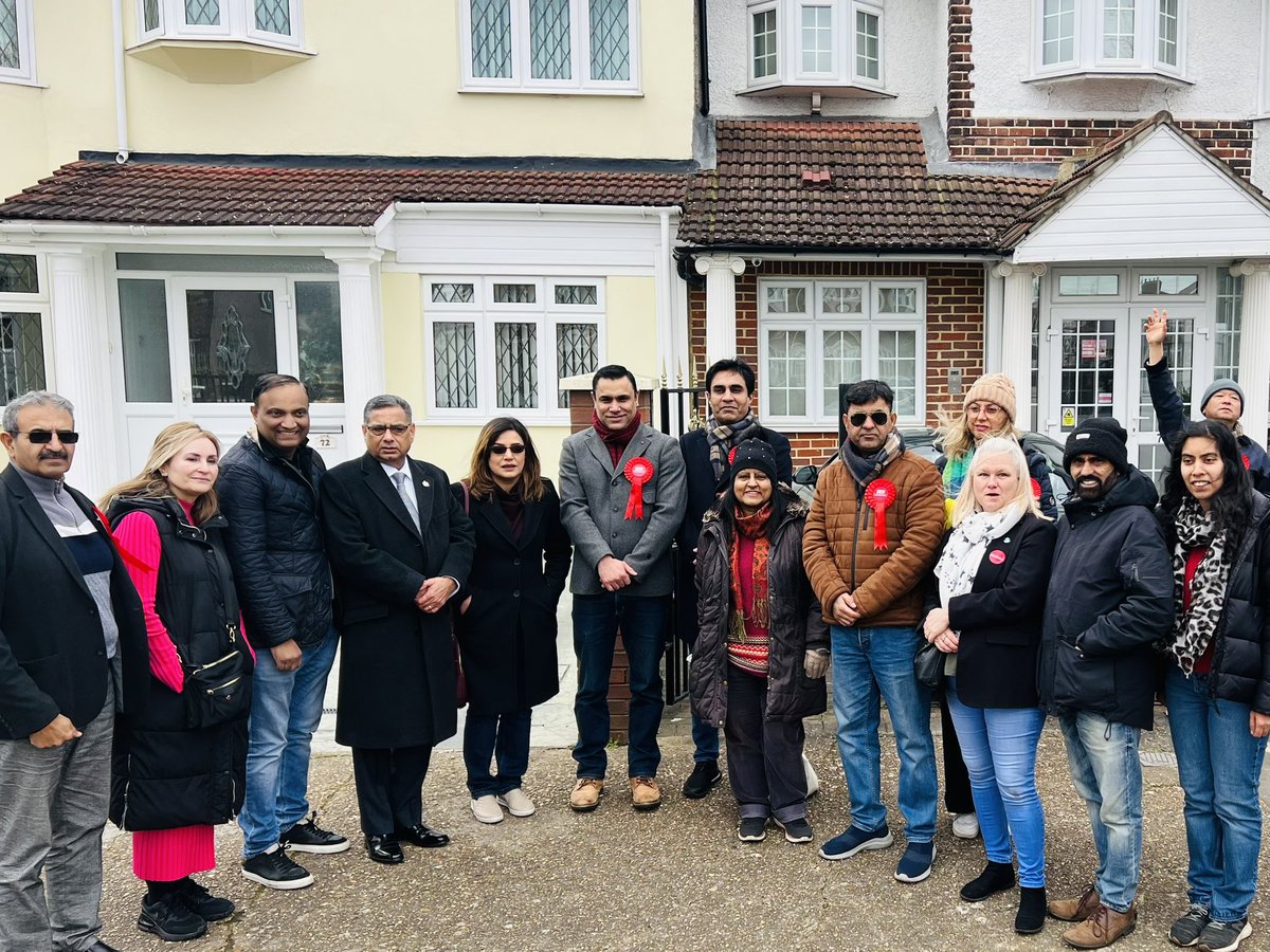 MRiazGull's tweet photo. Everyone did the hard work during the whole campaign including today and now waiting for result. Soon we celebrate the victory 🌹 https://t.co/KwxEj4PMxl