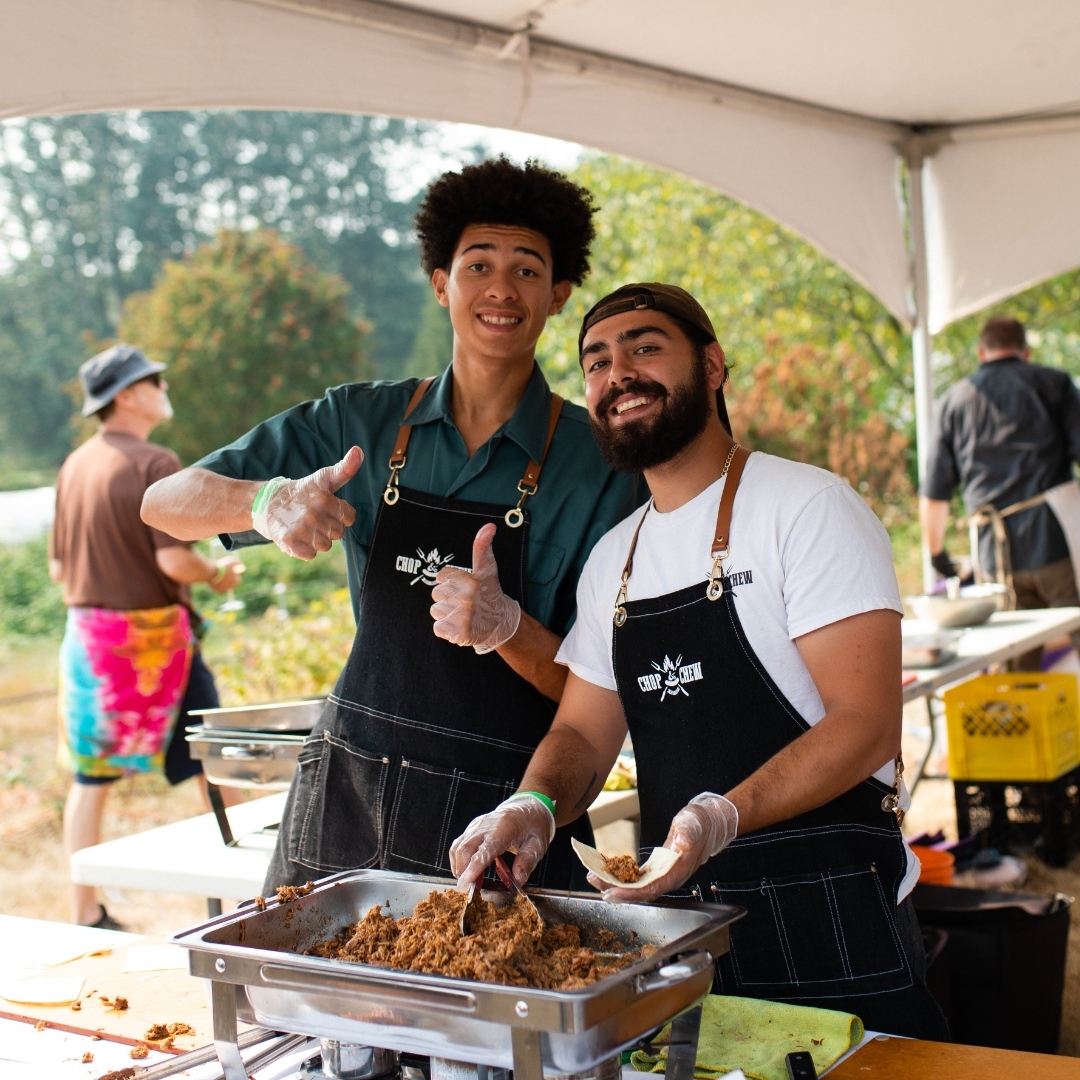 Feast of Fields participant applications are open! Calling local food businesses, chefs, wineries, breweries, and distilleries in Metro Van and the Okanagan. 

Joining us at Feast is a fantastic opportunity to connect with the local food community ➡️ farmfolkcityfolk.ca/feast-of-field…