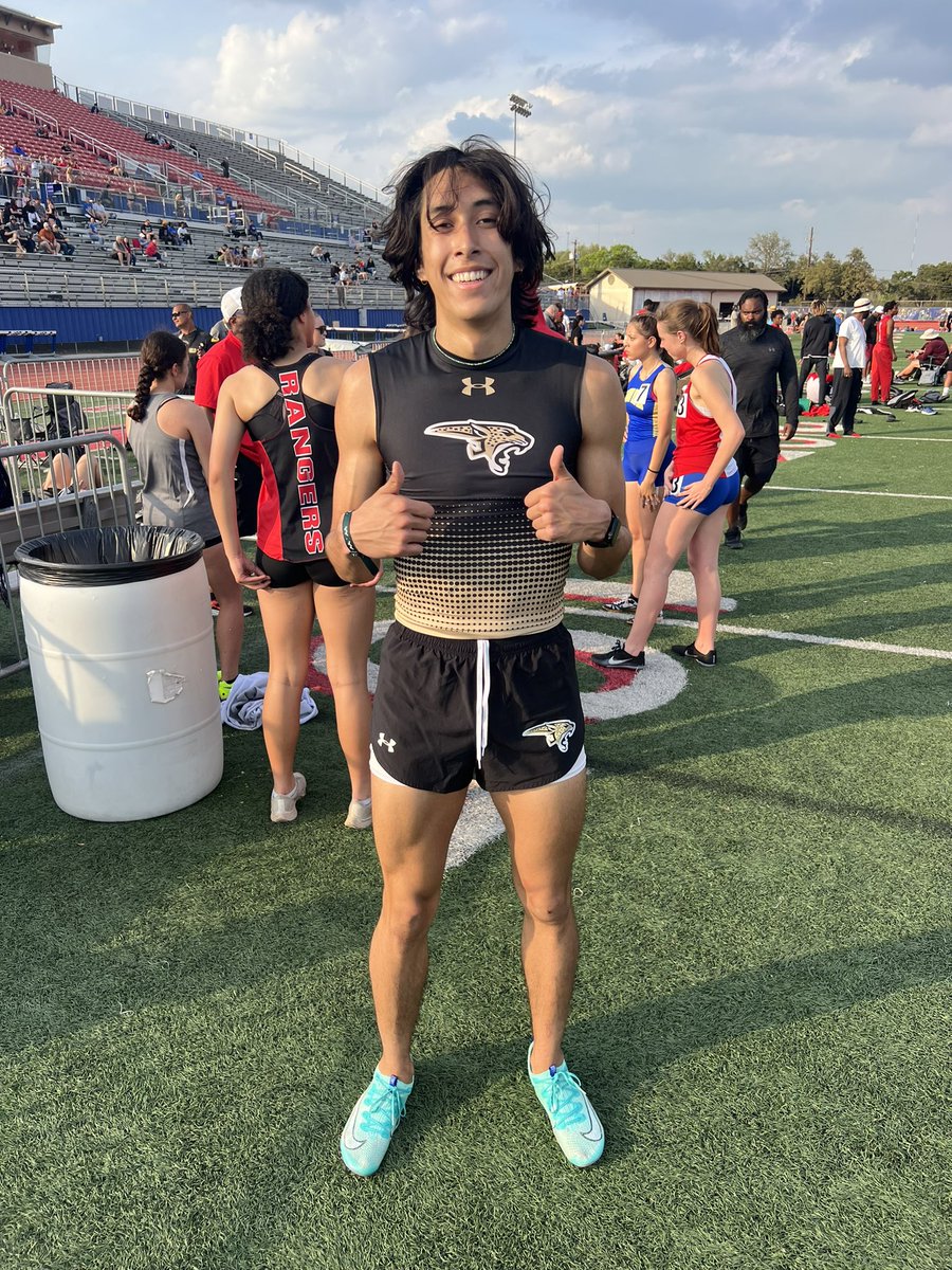 Coach_Akina's tweet photo. NEW SCHOOL RECORD 300H (38.78) by Ryan Poag!!! 👏 @BudaJagsTrack @MikschBrett @stevehoffman74 https://t.co/U5a7wUlCTr