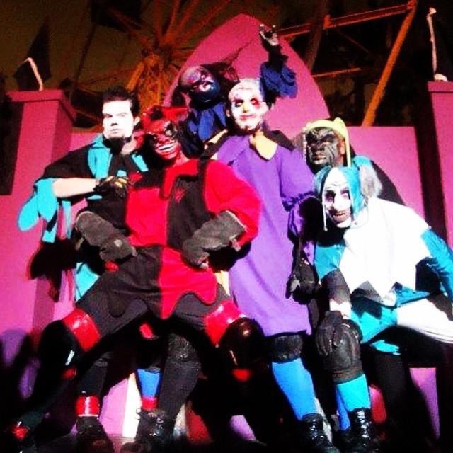 IsItOctoberYet's tweet image. Forever missing 2 of our all time favorites, The Gauntlet scare zone and Doll Factory maze, from @knotts #ScaryFarm. Can’t wait for #ScaryFarm50