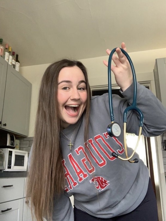 WSUMedicine's tweet photo. #WSUMedBound ⬇️

"I can't begin to describe how excited I am to pursue medicine while representing my home of #Okanogan County as the first #CougDoc! I look forward to serving the communities that have shaped me into who I am today," — #WSUMed27 Trinity Wood.

#GoCougs https://t.co/JahruGMU3O