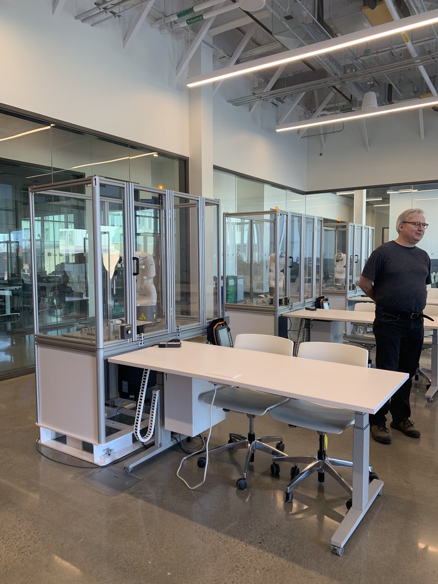 YRDSBGuidance's tweet photo. Guidance &amp; Educator Skilled Trades Seneca Campus Tour #skilledtrades #SenecaCollege https://t.co/YnUqsGJ03L