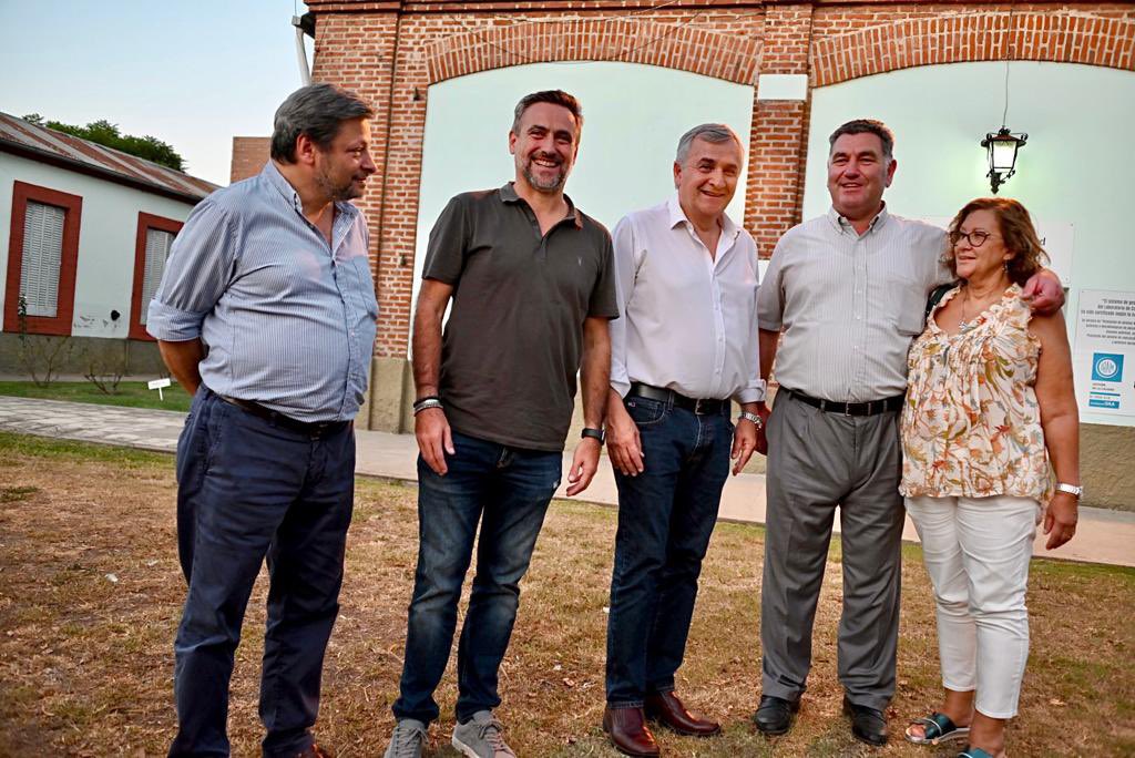 ramonjmestre's tweet photo. Villa María, la cuenca lechera 🐄 Visitamos FUNESIL, una  institución que ofrece servicios en el área de la educación formal desde nivel inicial hasta terciario, y brinda actividades afines a las diferentes especialidades y tecnicaturas en lechería y otros sectores productivos. https://t.co/S0W2G8TZSm