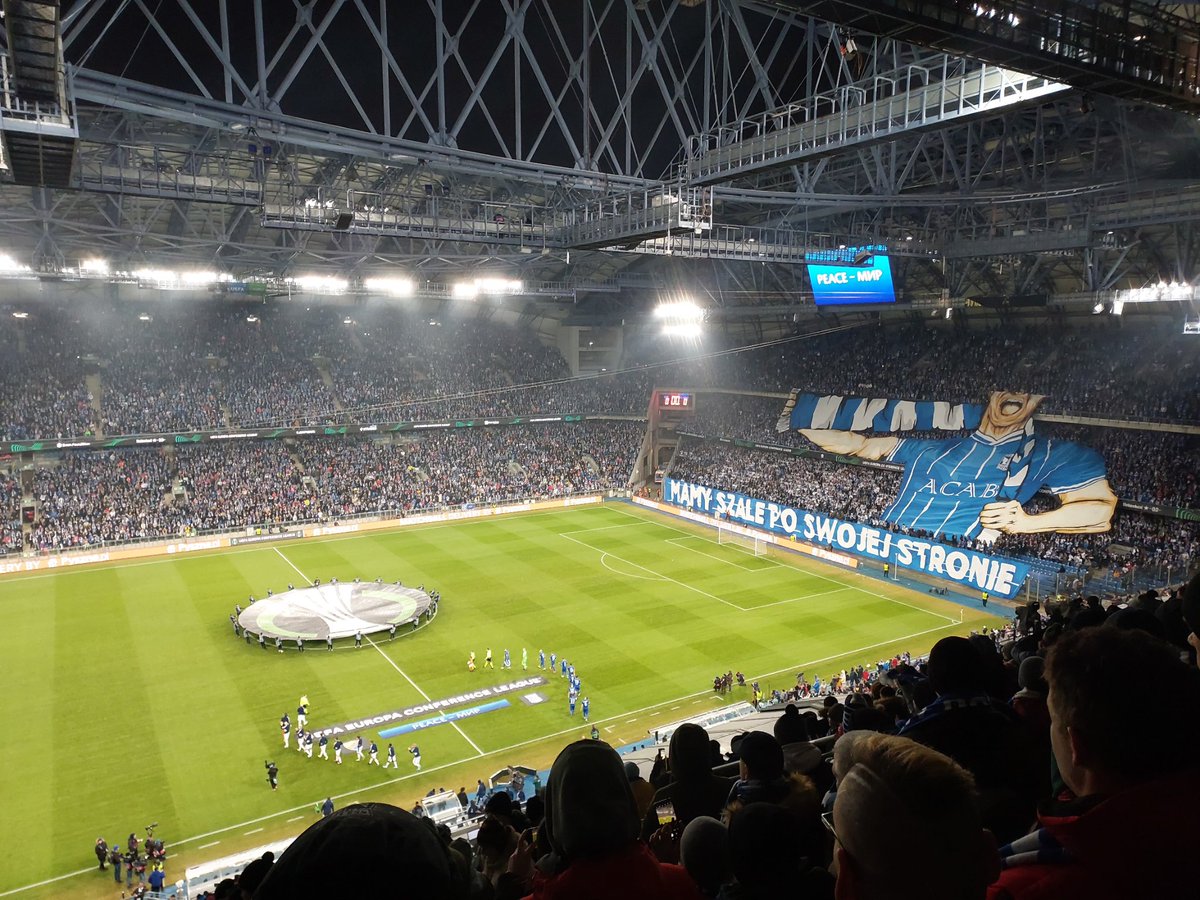 M_Bondyra's tweet photo. Wynik świetny. Bdb Pereira i Rebocho. Gol Milica jak rasowego napadziora. Gol Marchewy to chyba oststnia rzecz jakiej się spodziewałem. Do 1/4 finału #ucel brakuje już niewiele.
PS. Świetny dziś kocioł, ale kibole ze Sztokholmu to też niezła ekipa
#lpodif #lpodju https://t.co/lvwm3CIUAV