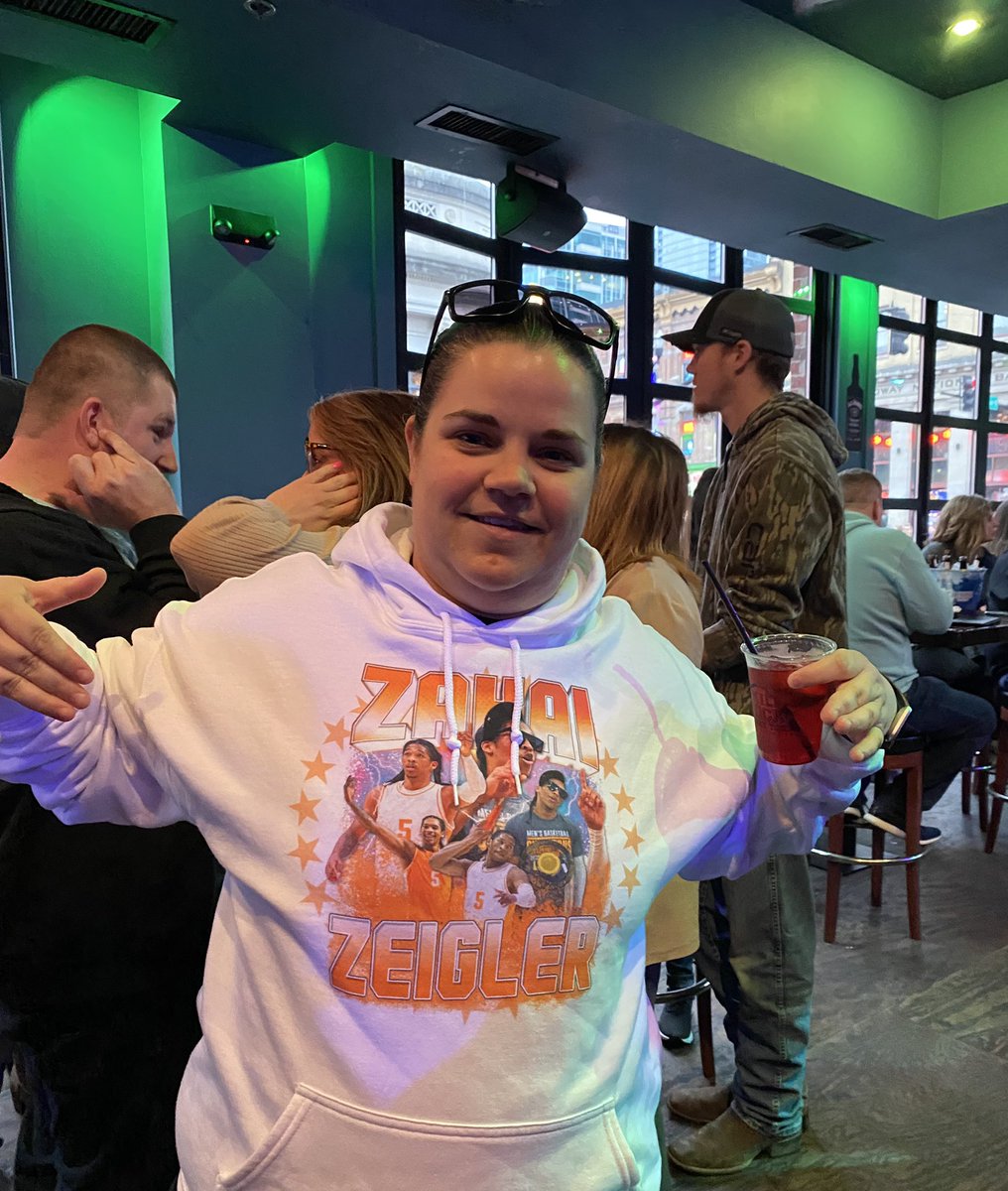 Jessicatarbet's tweet photo. Did it for ZZ today! @Realzakaiz Vol nation loves you! https://t.co/Eak7LaIjNM