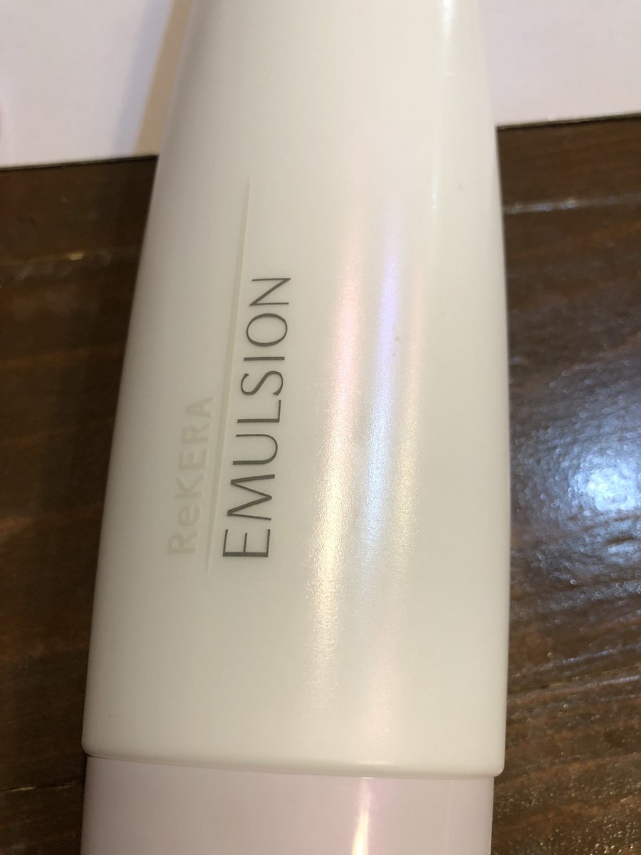 おはよう御座います
今日は我が家のチワワ３匹です〜箱が好き🤣

２枚目
エマルジョン　髪の毛のクリームです
これは　凄い良いです
髪の毛を修復してくれる
痛んだ髪の毛がサラサラになります　手放せない😊
今日は金曜日　一週間って早いですね😅
#チワワ
#髪の毛
#美容