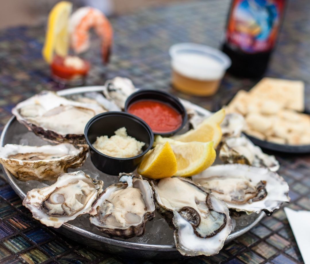 What's shuckin' better than oysters? Our $1.25 Oysters Night starting at 4 pm! You won't be clamming for anything else! 🤯🤤 Bring your bivalve-loving buddy and let's get shucking! 😉