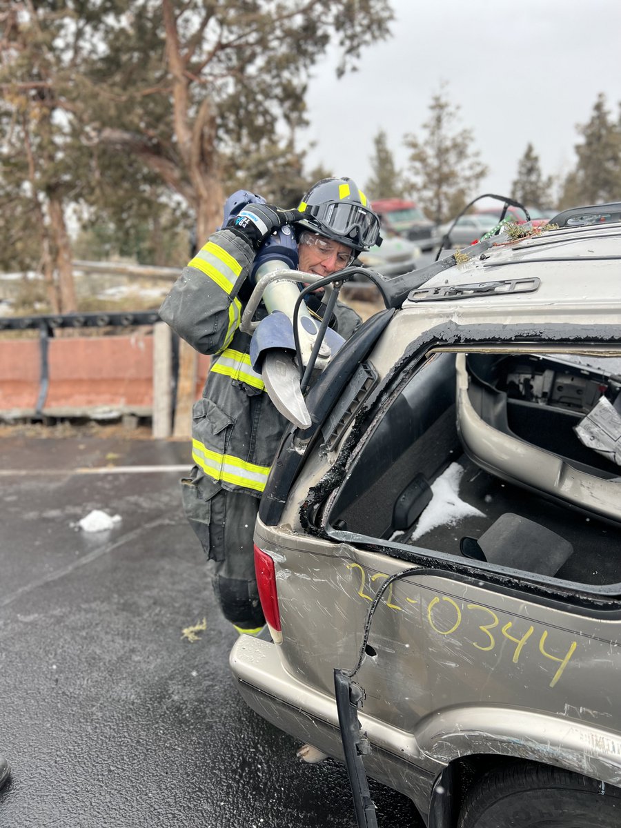 BendFireRescue's tweet photo. Today we hosted our elected officials for a mini fire academy! They witnessed fake scenarios and had hands on participation in some of the varied lifesaving duties performed by Bend Fire &amp; Rescue crews. Thanks to all the electeds who showed up to learn a little about #bendfire https://t.co/xwPumYnyl3
