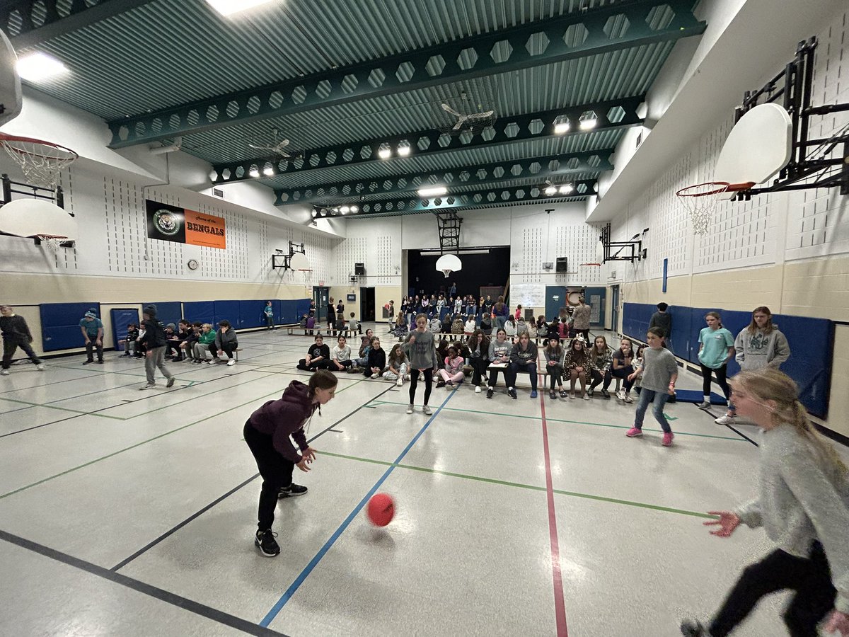 MmeLapierre's tweet image. Four Square competitive tournament came to an end this week #final6 #foursquare #intramurals