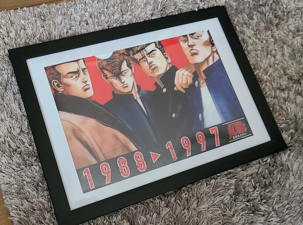 DAWN_TOWN's tweet photo. 前にジャンプの付録で付いてきたろくでなしBLUESのクリアファイルをフォトフレームに入れたら更にかっこよくなった😆
飾ろう✨

#森田まさのり
#ろくでなしBLUES https://t.co/i0ssLpGkmQ