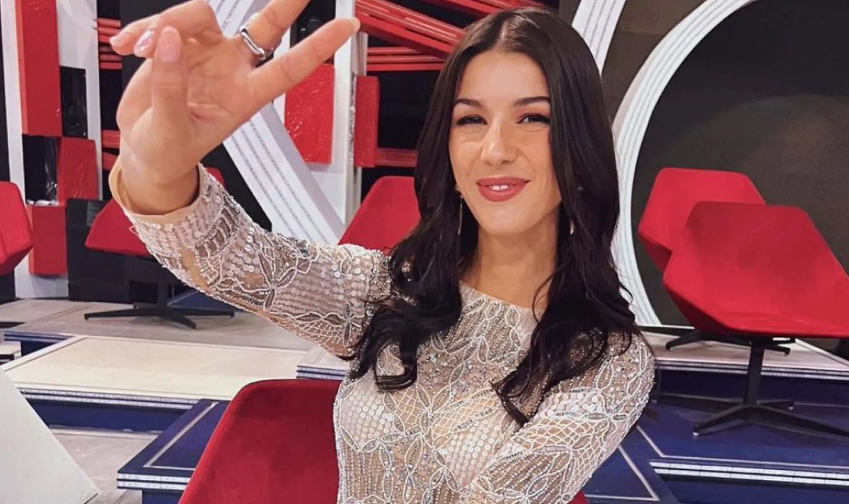 trashbiccis's tweet photo. “In studio non puó venire per ovvie ragioni perchè è stato squalificato”

#GFVIP https://t.co/99GTqQGVz2