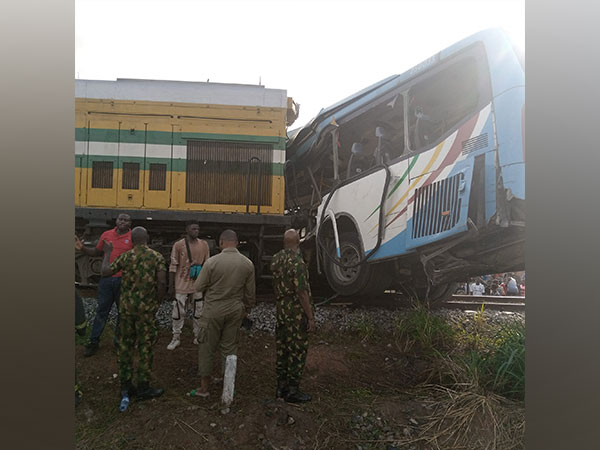 ani_digital's tweet photo. Nigeria: 6 killed, dozens injured in train-bus crash in Lagos

Read @ANI Story | 
https://t.co/OCgj7RTG0H
#Nigeria #TrainBuscrash #Lagos https://t.co/M9Oqod4QAl