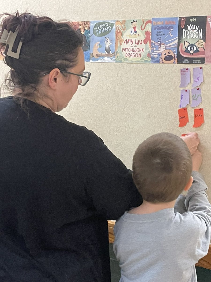 RachaelMP1's tweet photo. These first graders loved voting for their favorite Young Hoosier Book! Thanks to @overthecake for leading them through this activity! @abetterfairview https://t.co/jGCxkPgSJ8