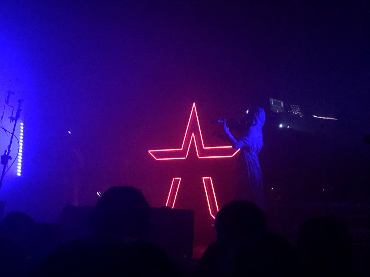 MissFr3ya's tweet photo. Thank you guys so much for this amazing night here in Cologne! @starsetonline I hope you had fun, I know I did! @starsetdustin  The chanting part from Devolution was so funny 😂 https://t.co/00r1nZglQF