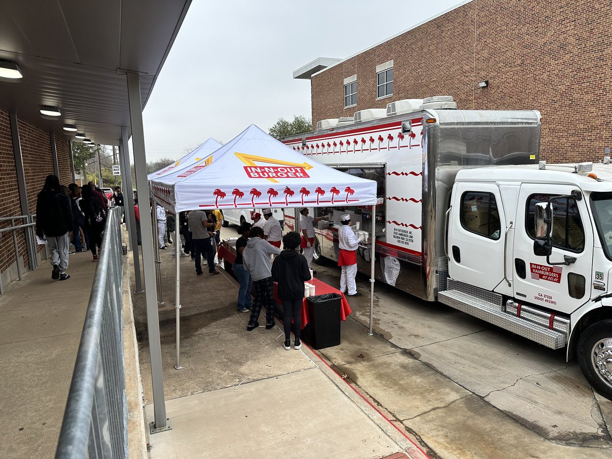 Richardson HS AVID (@avidatrhs) on Twitter photo We โค๏ธ our In-n-Out Burger AVID Fundraiser Day!! Thank you <a href="/rhsjrotcai/">RHSJROTCAI</a> <a href="/Coach_KHolloway/">Coach_KHolloway M.Ed</a> <a href="/LarsLondot/">Lars Londot</a> Connor Robison & AVID team for making today a GREAT day to sell 656 burgers to students & faculty! #AVIDfamily <a href="/WilliamKParker/">Dr. William K. Parker, Jr.</a> <a href="/AVIDRISD/">AVIDRISD</a> <a href="/AVID4College/">AVID</a> We โค๏ธ our In-n-Out Burger AVID Fundraiser Day!! Thank you <a href="/rhsjrotcai/">RHSJROTCAI</a> <a href="/Coach_KHolloway/">Coach_KHolloway M.Ed</a> <a href="/LarsLondot/">Lars Londot</a> Connor Robison & AVID team for making today a GREAT day to sell 656 burgers to students & faculty! #AVIDfamily <a href="/WilliamKParker/">Dr. William K. Parker, Jr.</a> <a href="/AVIDRISD/">AVIDRISD</a> <a href="/AVID4College/">AVID</a>