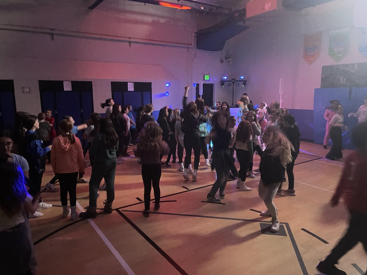MrsGurney4's tweet photo. So much fun was had at the PBiS dance party this afternoon!
#PeaceLoveParsons #GSDPride #ParsonsPirates https://t.co/wPewyw5oV6