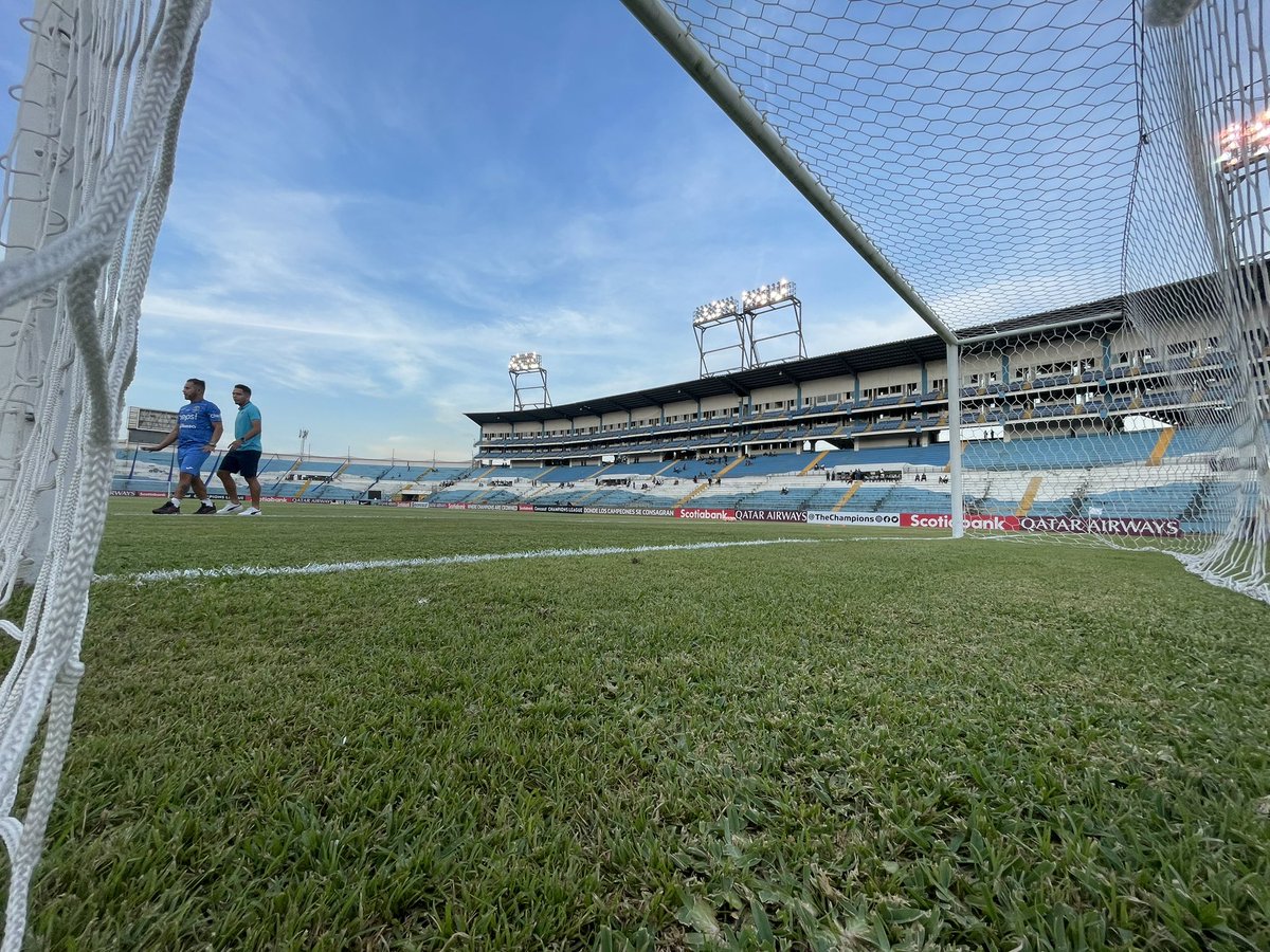MOTAGUAcom's tweet photo. 🏟️ ¡LISTO! el Estadio Olimpico para recibir a nuestra afición azul 👊🏻🦅
#CiclonAzul #Motagua #SCL23 https://t.co/F9zTXmNqPP