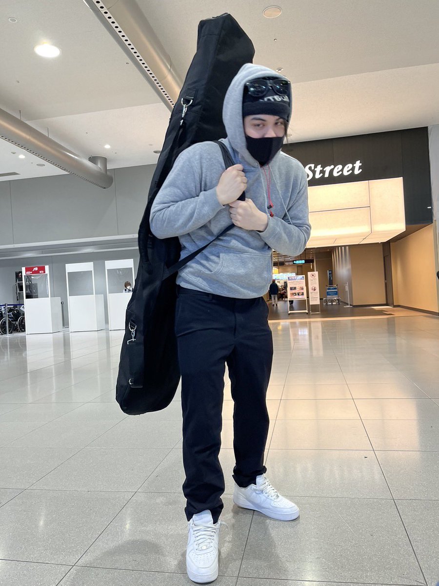 Peter🦍🍌 on X: At The Airport Just Missed My Flight Hungry Af Looking  Idiotic Big Ass Long Ass Heavy Ass Snowboard On My Back No Flight Eyes  Yellow Stomach Pain Feelings Hurt