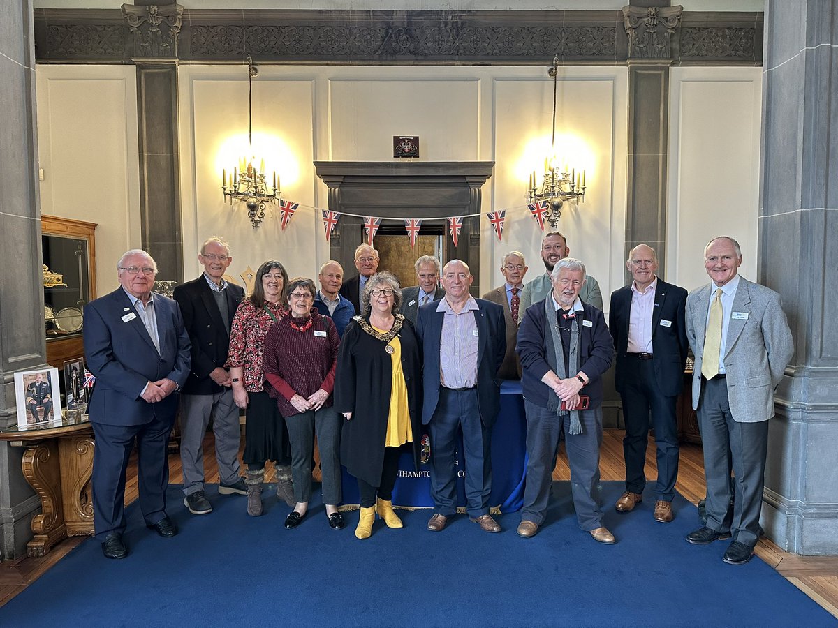So today has been crazy with a number of events. Showed the Rotary Club round the Parlour. So happy I have been able to invite so many people in to see our history. #LordMayor #Civicduties